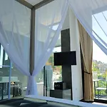Nili Deluxe Hotel *