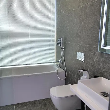 Nili Deluxe Саранда