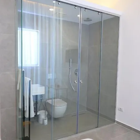Nili Deluxe Saranda