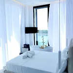 Nili Deluxe *