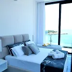 Nili Deluxe *