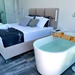 Nili Deluxe *