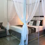 Nili Deluxe *