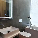 Nili Deluxe