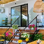 Nili Deluxe Hotell *