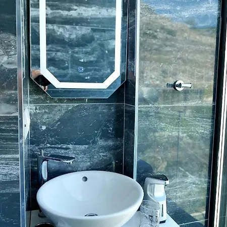 Nili Deluxe ホテル Sarandë