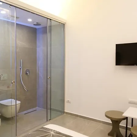 Nili Deluxe Hotel Sarandë
