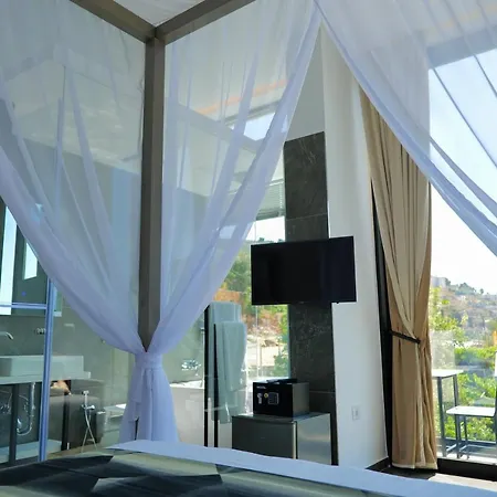Nili Deluxe Hotel *