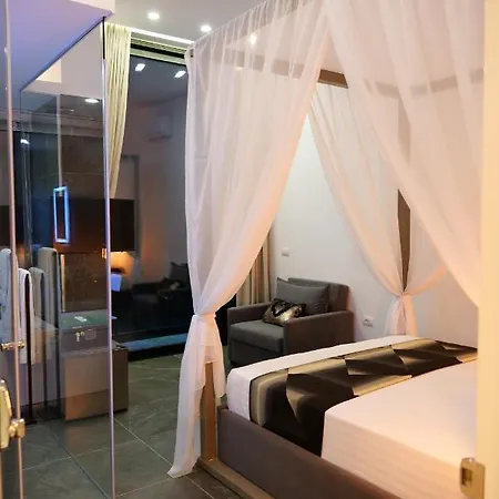 Nili Deluxe Hotel
