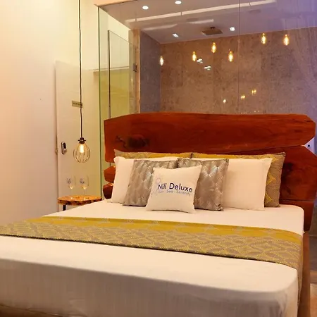 Nili Deluxe Hotel *