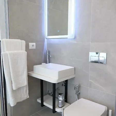 Nili Deluxe * Sarandë